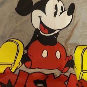 🎁 5/$25 - Mickey Mouse t-shirt, size medium, Disney, gray